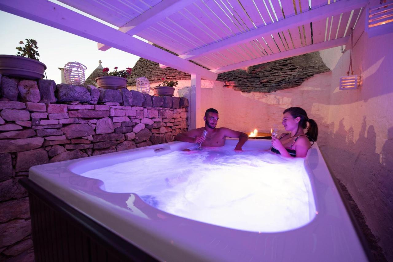 Trulli Holiday Deluxe & Wellness Альберобелло Екстер'єр фото