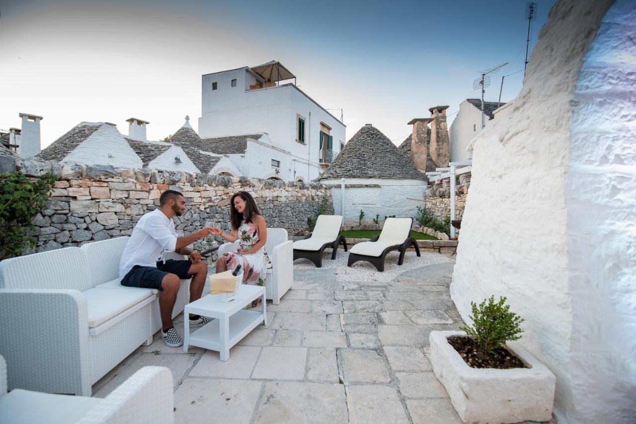 Trulli Holiday Deluxe & Wellness Альберобелло Екстер'єр фото